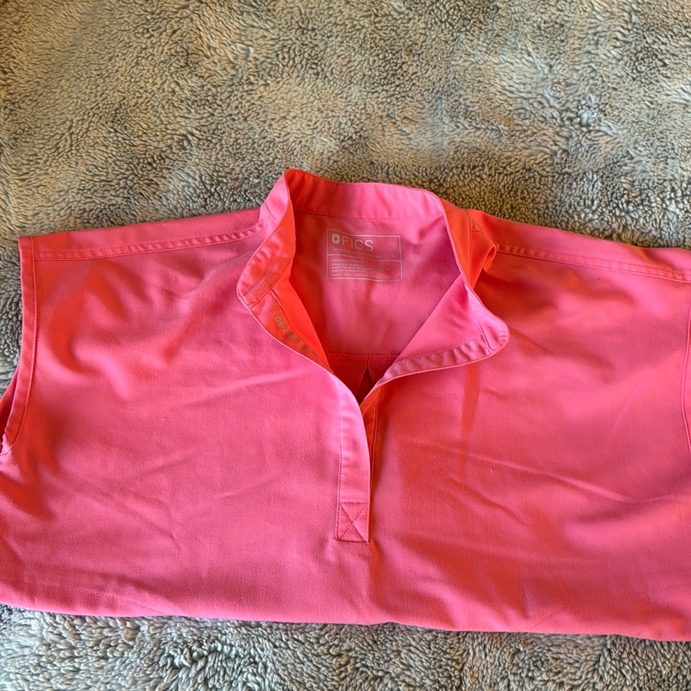 Figs Rafaela scrub top in neon pink. Size small